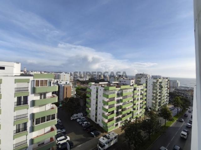 Apartamento T4 no Último Andar com Terraço | Quarteira, Algarve