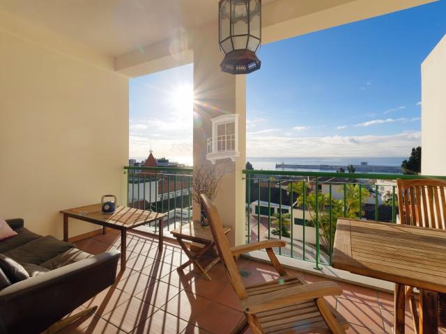 Apartamento T4 no último andar no centro do Funchal – Locali. 188m² Sé Funchal