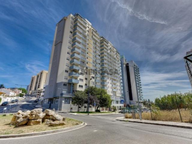 Apartamento T4 no Alto do Restelo