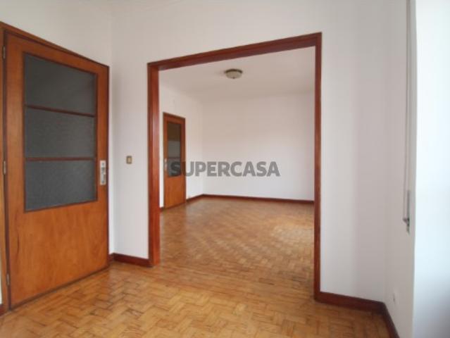 Apartamento T4 no Bairro Norton de Matos