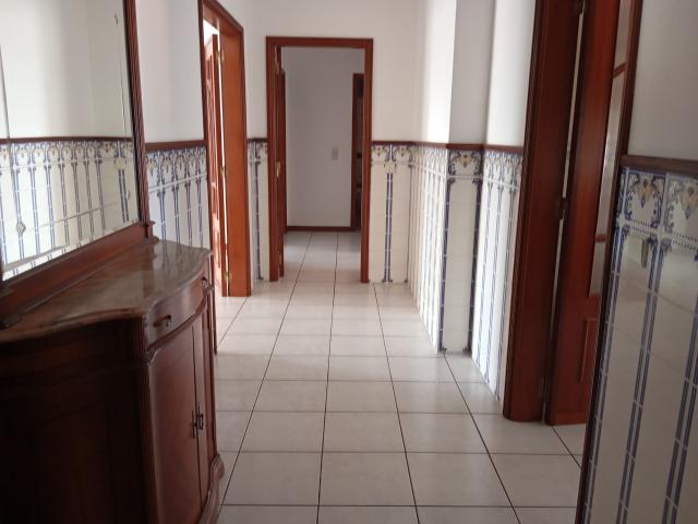 Apartamento T4 no centro de Oliveira do Bairro para arrendamento