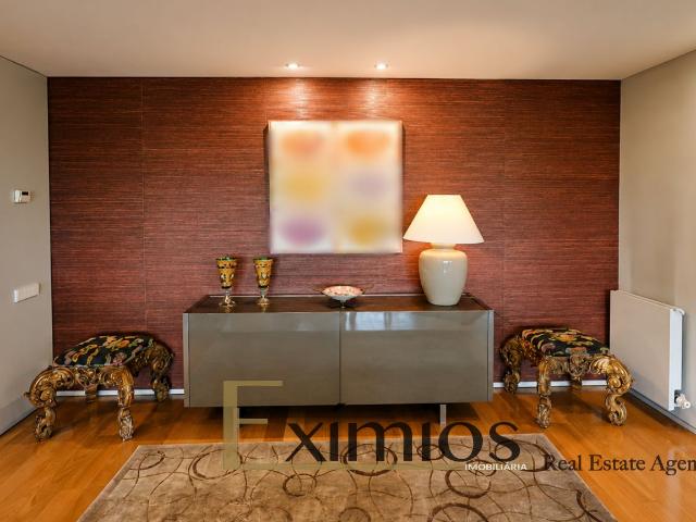Apartamento T4 com garagem, no centro de Vila do Conde