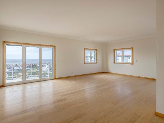 Apartamento T4 no condomínio L Towers, em Paço de Arcos