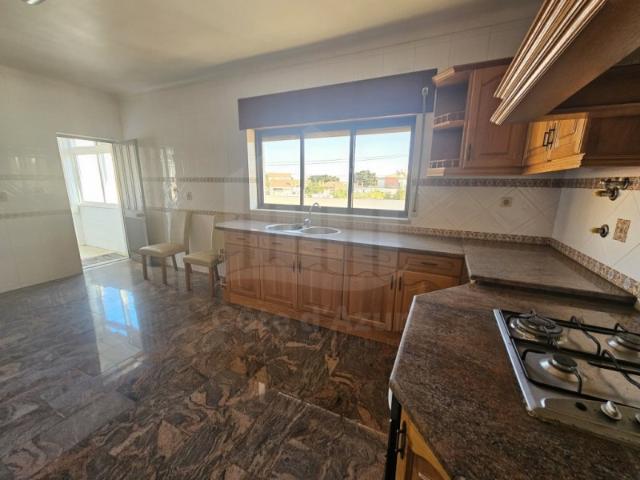 Apartamento T4 no Gaio Rosário com varandas e terraço