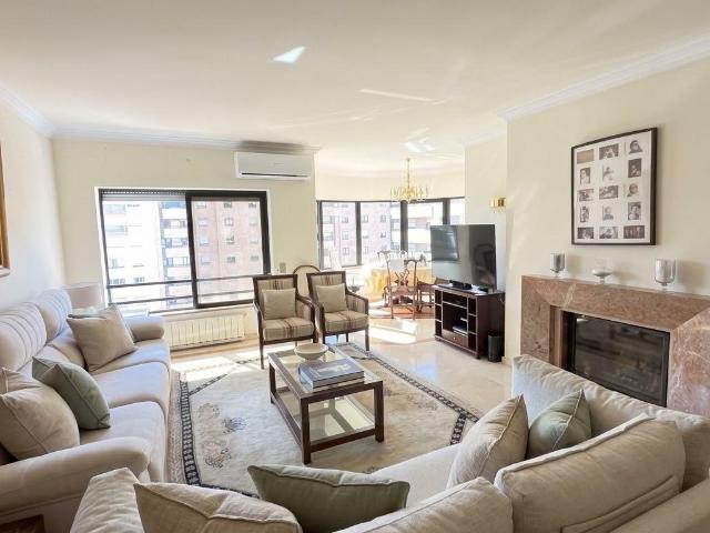 APARTAMENTO T4 NO GOLDEN PARK NAS LARANJEIRAS