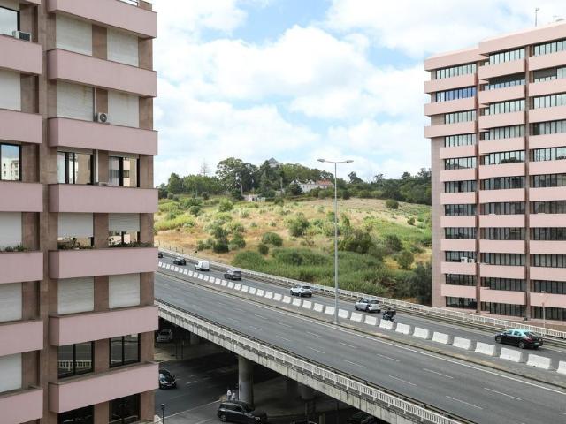APARTAMENTO T4 NO GOLDEN PARK NAS LARANJEIRAS