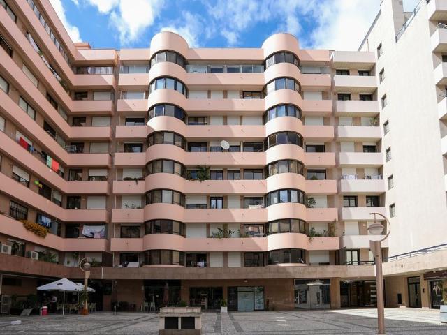 APARTAMENTO T4 NO GOLDEN PARK NAS LARANJEIRAS