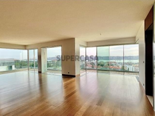 Apartamento T4 no Restelo | Piso Alto | Vista Tejo | Rooftop com Piscinas Lisboa