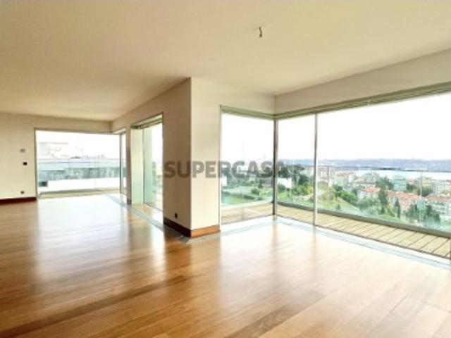 Apartamento T4 no Restelo | Vista Tejo | Rooftop com Piscinas | Sky Restelo | Lisboa