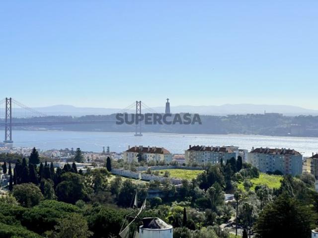 Apartamento T4 no Restelo | Vista Tejo | Rooftop com Piscinas | Sky Restelo | Lisboa
