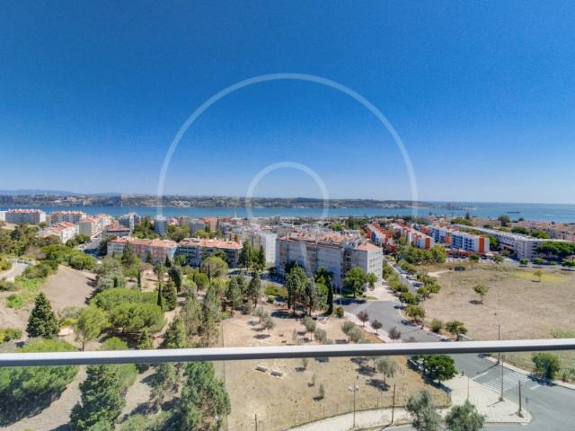 Apartamento T4 no Restelo