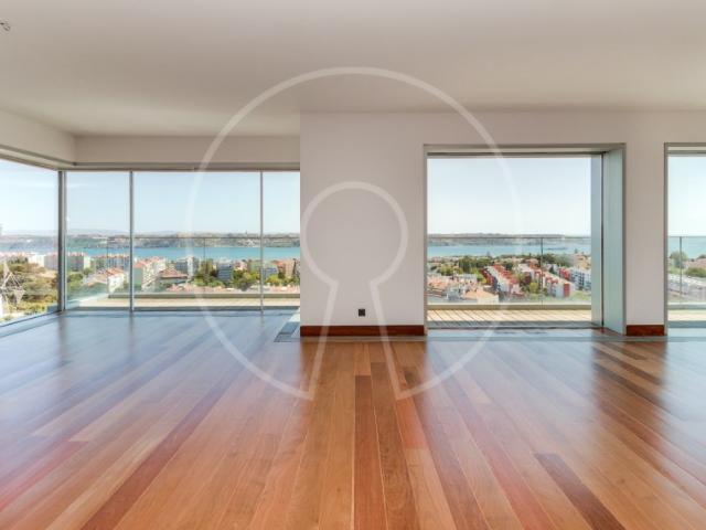 Apartamento T4 no Restelo