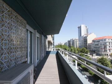APARTAMENTO T4 NO SALDANHA