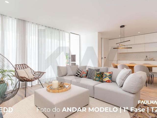 Apartamento T4 nos Apartamentos Faúlha, Sesimbra | Conforto, Luz Natural e Espaço Exterior