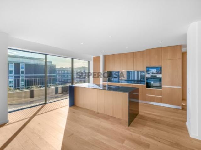 Apartamento T4 novo com varandas panorâmicas em Matosinhos Sul