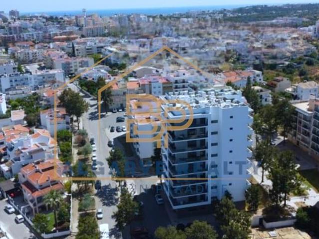 Apartamento T4 novo com áreas generosas varandas e churrasqueira