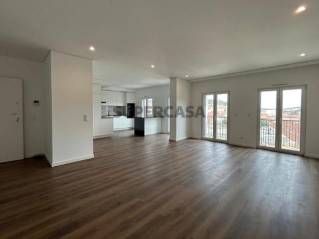 Apartamento T4 NOVO com BOX, 1 Parqueamento e Arrecadação | Caneças, Odivelas