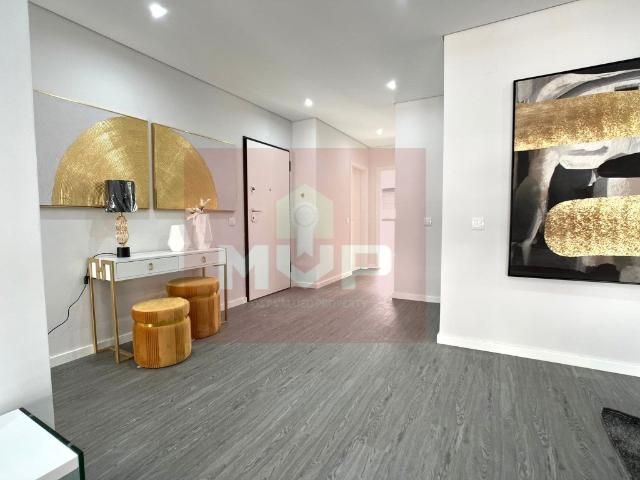 Apartamento T4 novo com estacionamento e piscina Olhão 128m² Quelfes