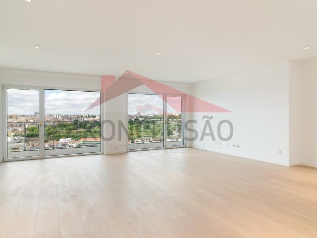 Apartamento T4 Novo – Conforto, Modernidade e Vista Rio
