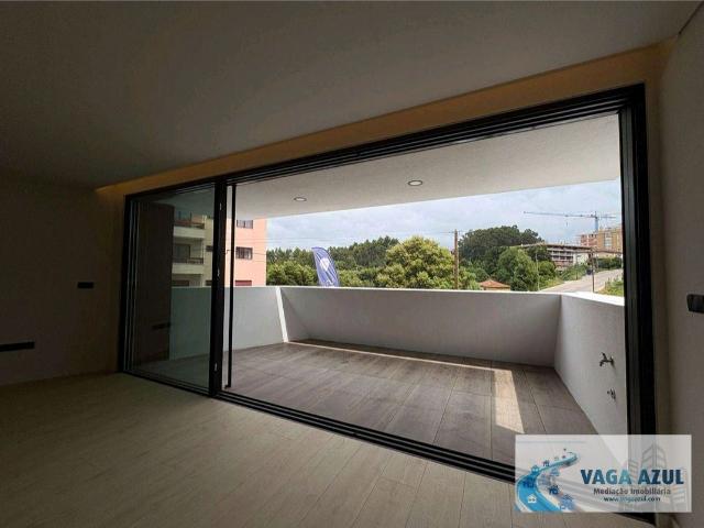 Apartamento T4 Novo em S. Cosme