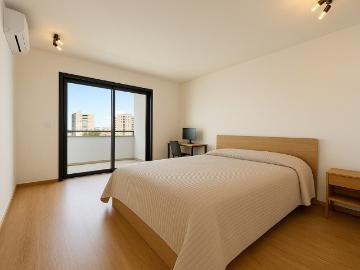 Apartamento T4 Novo Varanda e Churr