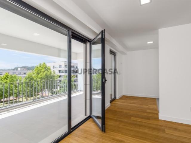 Apartamento T4 Novo