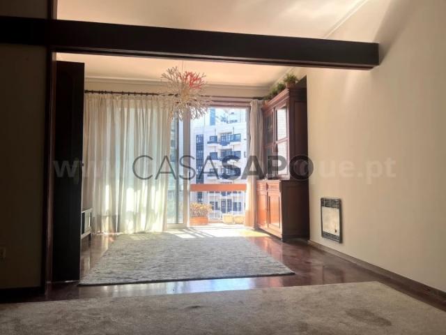 Apartamento T4 para alugar no Porto