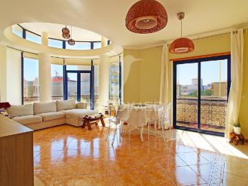 Apartamento T4 para arrendamento anual no centro de Loulé