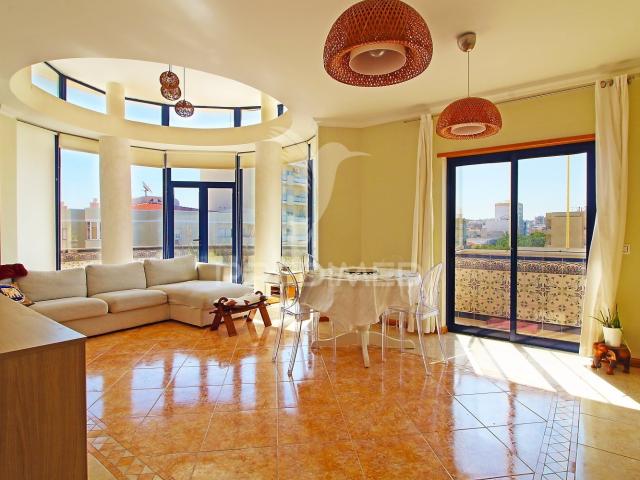 Apartamento T4 para arrendamento anual no centro de Loulé