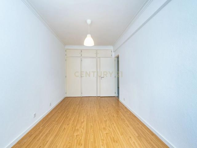Apartamento T4 para arrendamento em Benfica