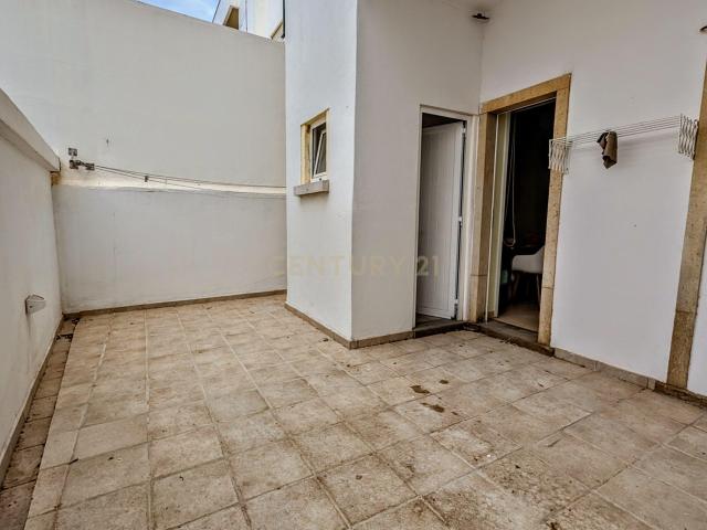 Apartamento T4 para Arrendamento | Localização Central em Faro