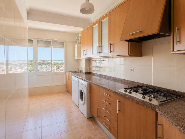 Apartamento T4 para Arrendamento | Mina de Água – Amadora