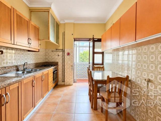 APARTAMENTO T4 PARA ARRENDAMENTO NA ZONA BAIXA DA COVILHÃ