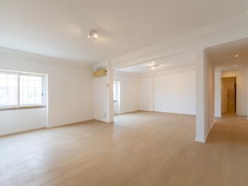 Apartamento T4 para arrendamento nas Avenidas Novas