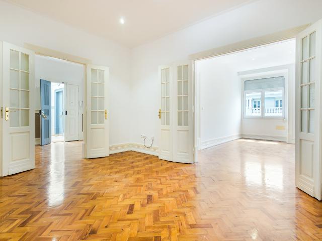 Apartamento T4 para arrendamento nas Avenidas Novas, em Lisboa