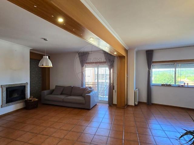 Apartamento T4 para arrendar em Campo de Besteiros, Tondela RE/MAX Portugal
