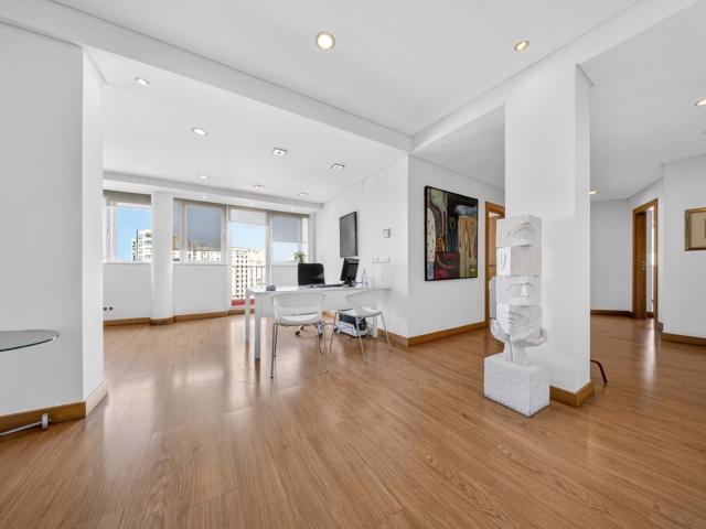 Apartamento T4 Penthouse com Varanda e Vista Cidade Alvala. 197m² Alvalade