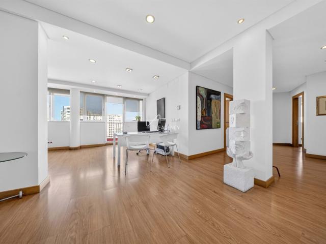 Apartamento T4 Penthouse com Varanda e Vista Cidade Alvala. 197m² Alvalade