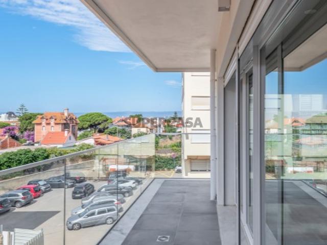 Apartamento T4, pronto a entrar, varandas, garagem, perto da praia São João do Estoril