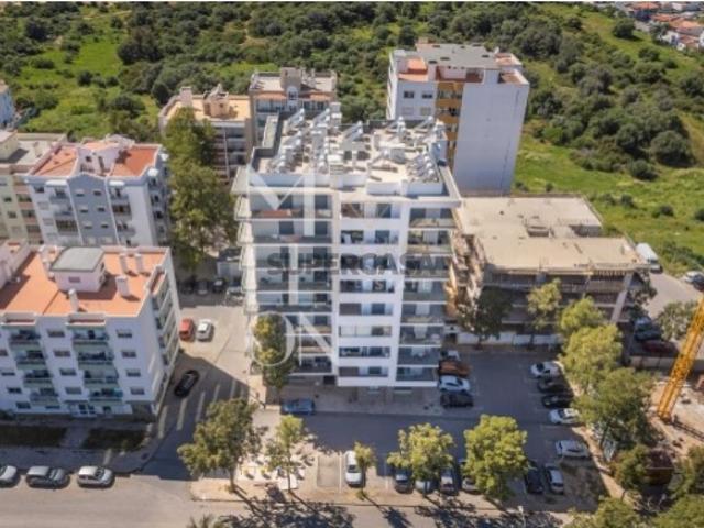 Apartamento T4 Premium Mobilado com 3 Suites, Terraço e BBQ Urbanização do Fojo, Portimão