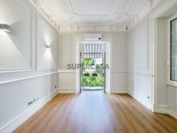 Apartamento T4 remodelado nas Avenidas Novas, em Lisboa