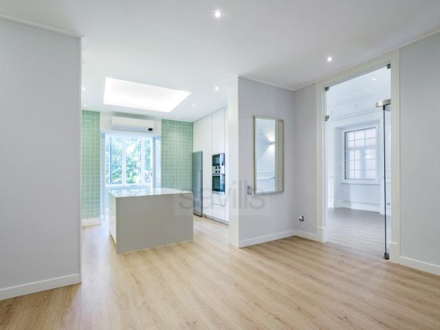 Apartamento T4 remodelado nas Avenidas Novas, em Lisboa