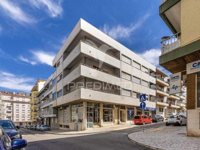 Apartamento T4 Remodelado no Centro de Alcobaça para comprar