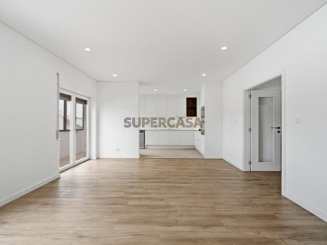Apartamento T4 no Centro do Barreiro Totalmente Remodelado