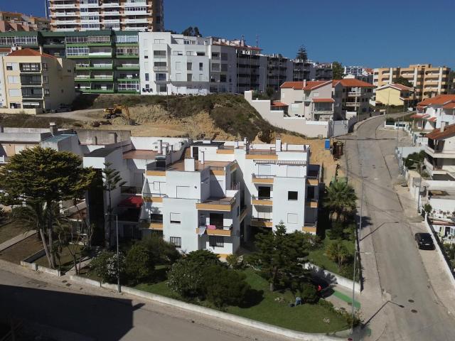 Apartamento T4, remodelado, com vista mar e garagem — Urbiso. 159m² Nazaré
