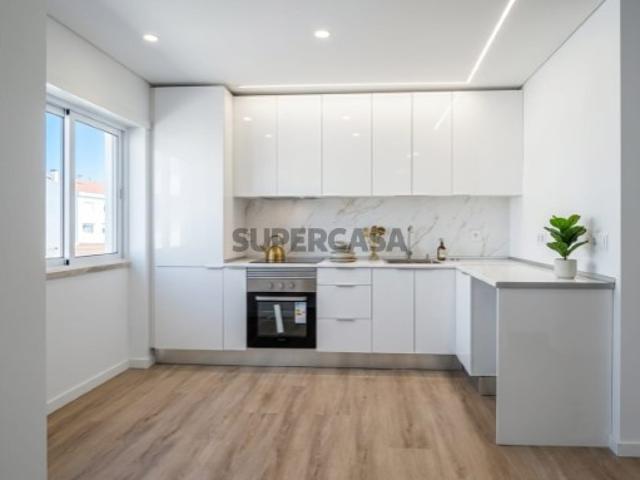 Apartamento T4 Remodelado | Verderena, Barreiro