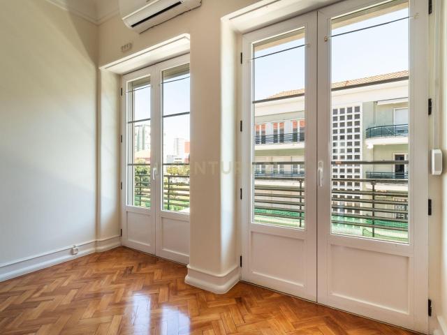 Apartamento T4 renovado, Bairro de São Miguel, Alvalade, Lisboa. Para Arrendar!