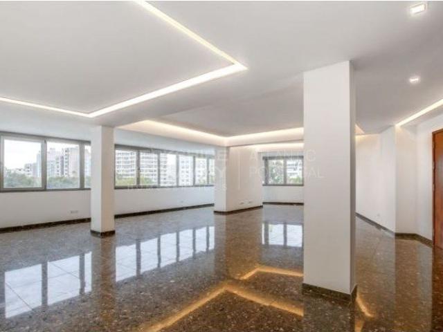 Apartamento T4 renovado com garagem no centro de Lisboa 230m² Avenidas Novas