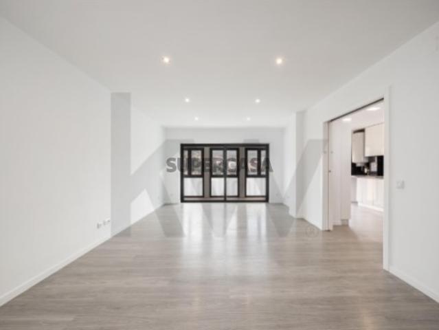 Apartamento T4 Renovado no Centro de Coimbra