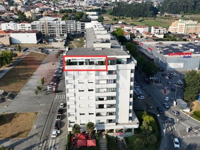 Apartamento T4 Recuado com Terraço de 40 m² no Centro de Felgueiras
